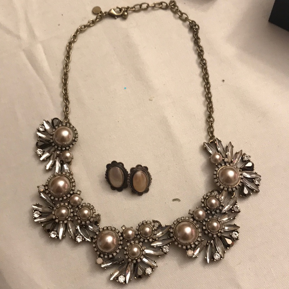 Pearl necklace with matching earrings